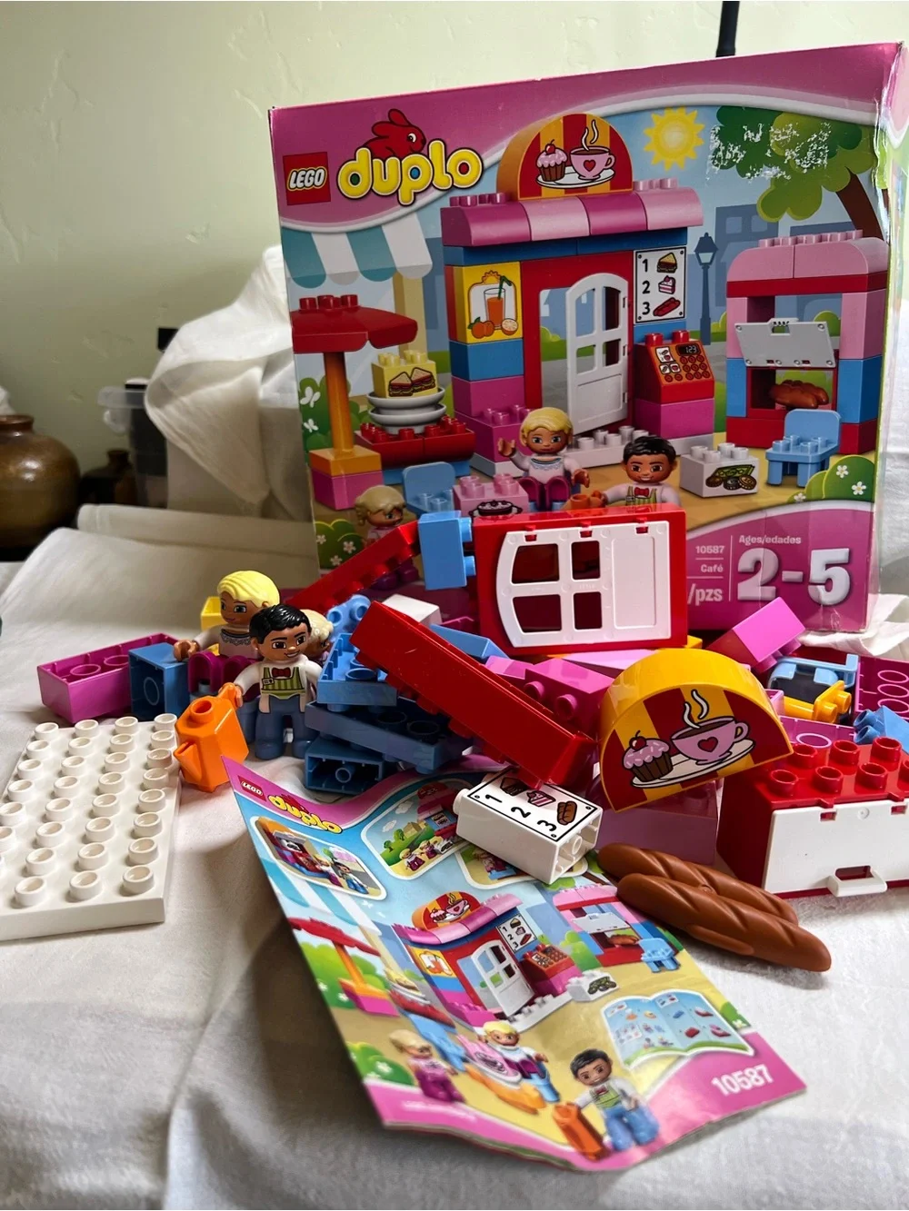LEGO 10587 Duplo Cafe - Friends Complete Set - 52 Pieces Open Box